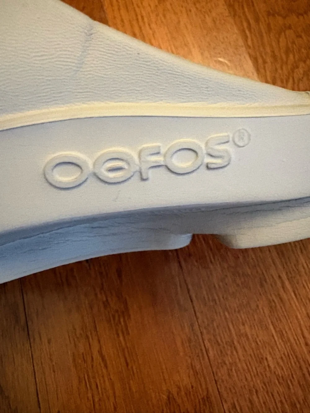 OOFOS Mens Slide Sandals in Light Gray